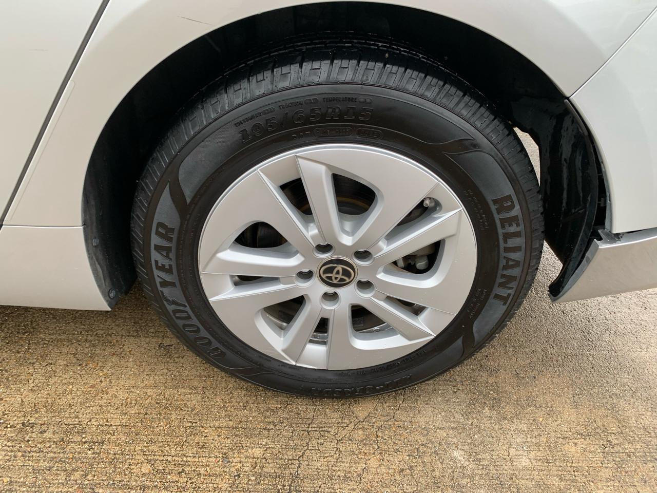 Toyota Prius Two 2017