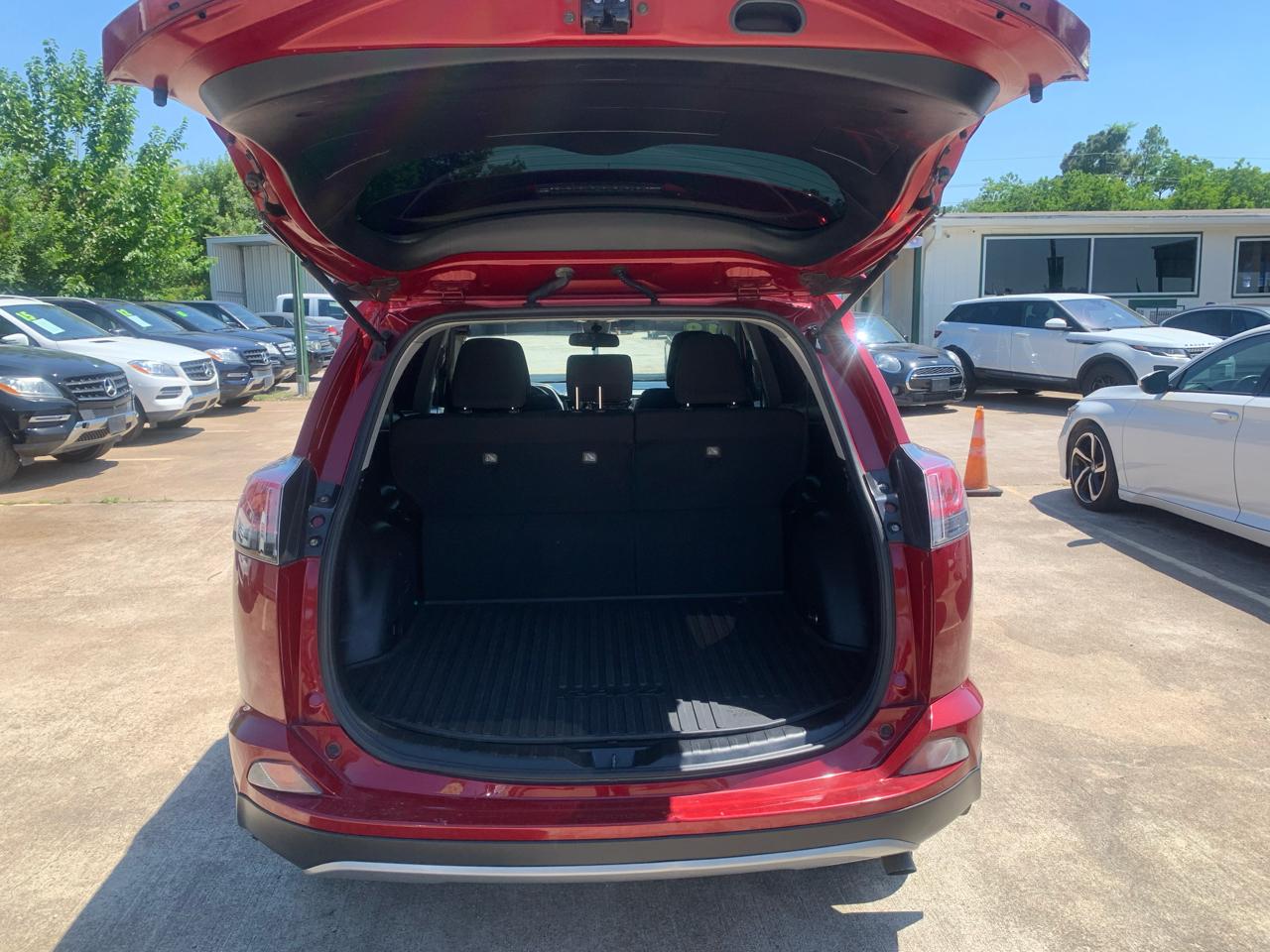 Toyota RAV4 XLE FWD 2018