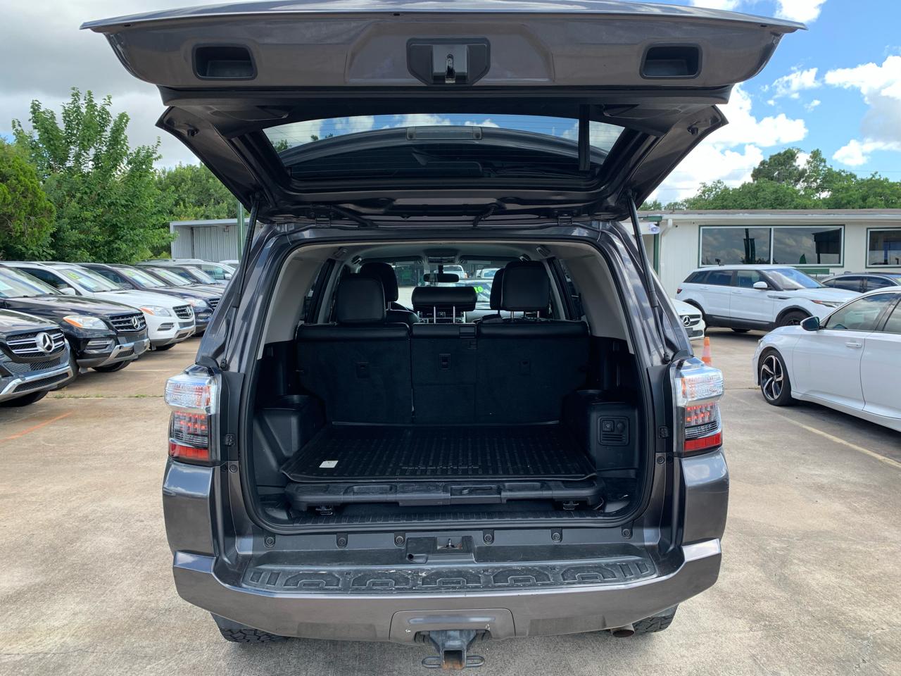 Toyota 4Runner SR5 2WD 2019