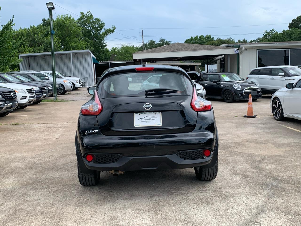 Nissan Juke S FWD 2015