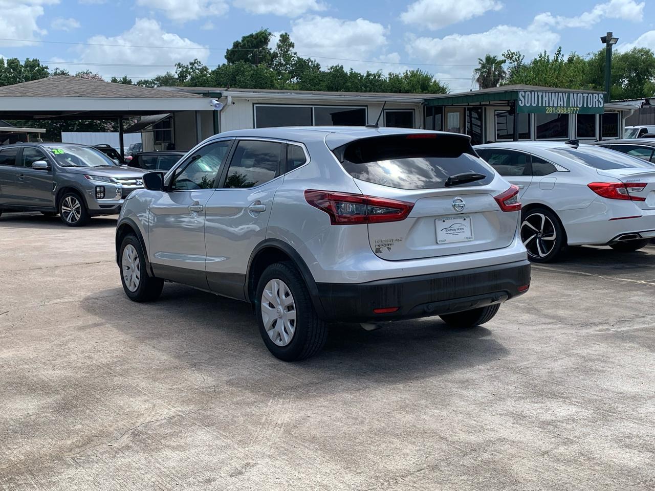 Nissan Rogue Sport S 2020
