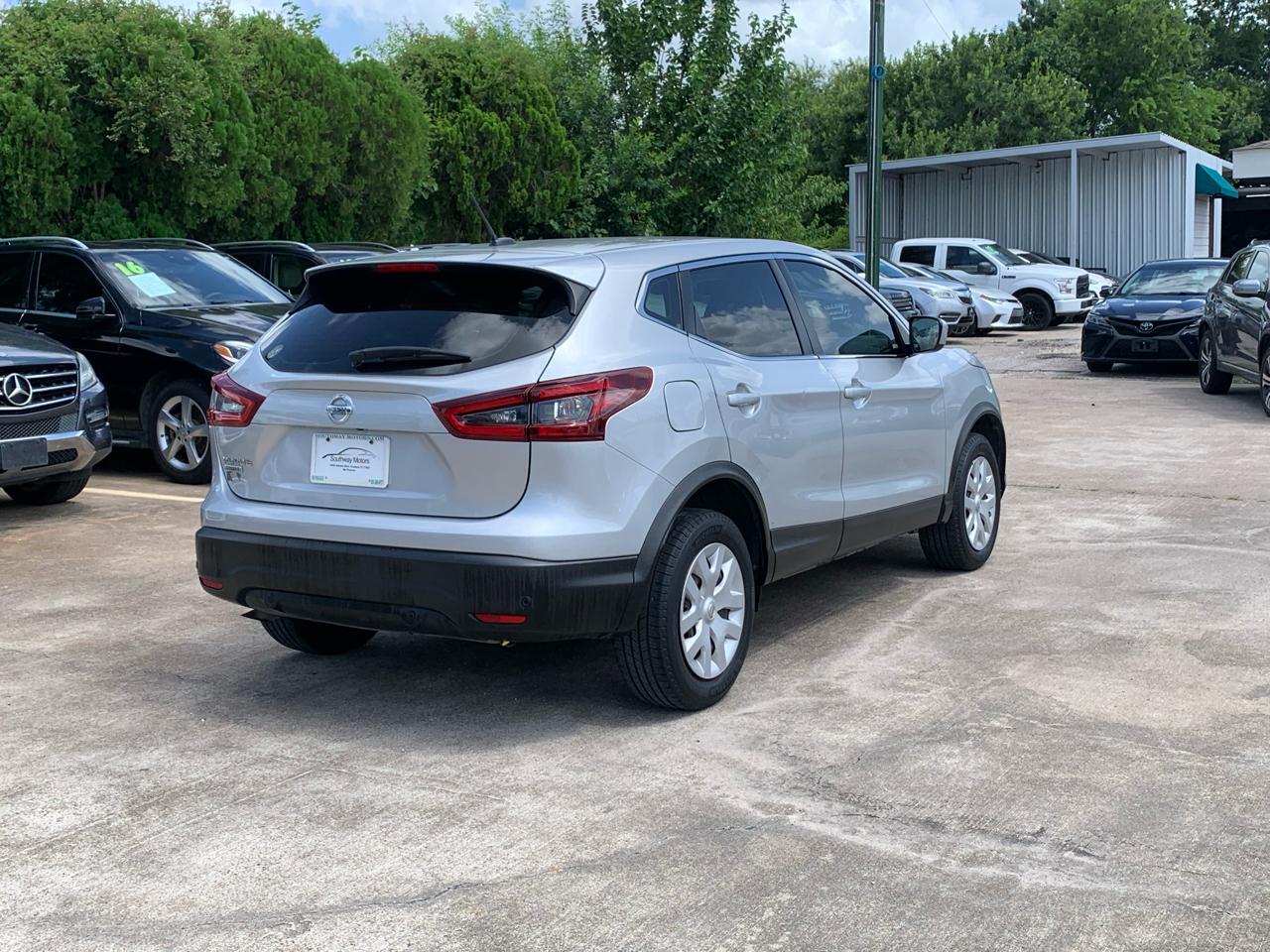 Nissan Rogue Sport S 2020