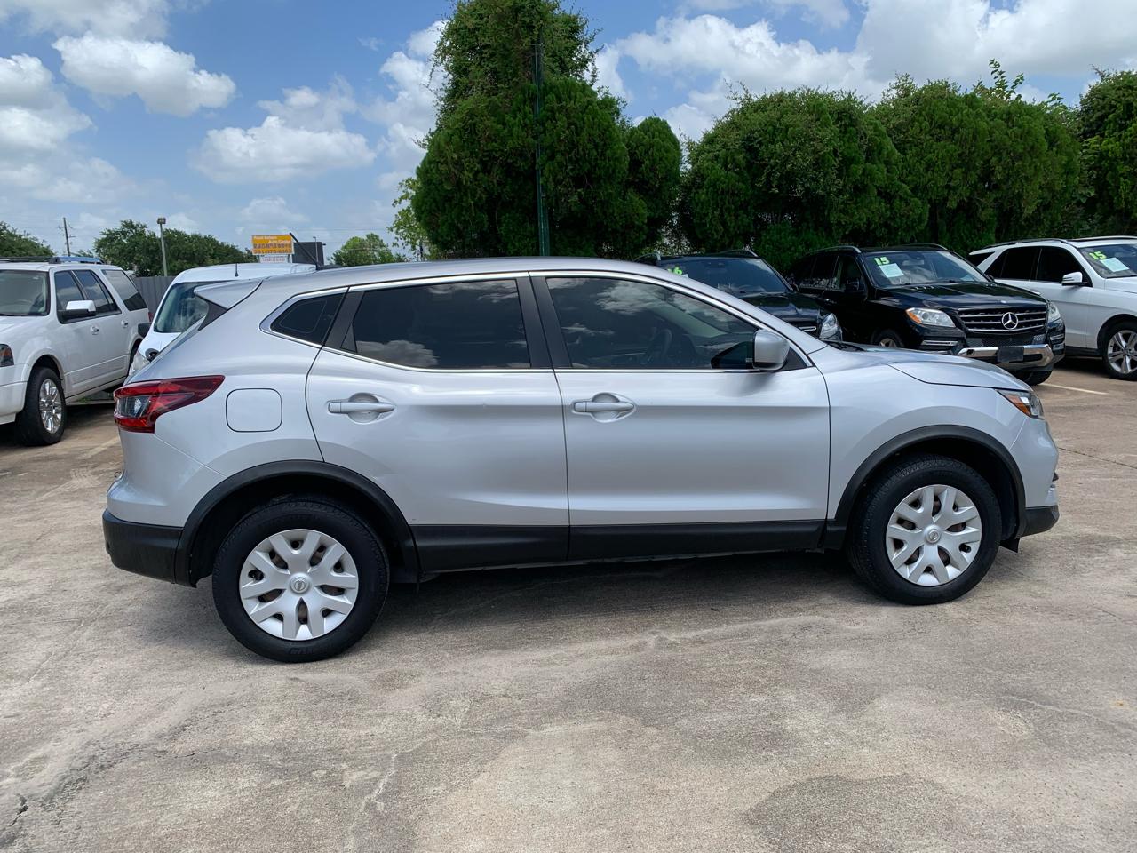 Nissan Rogue Sport S 2020