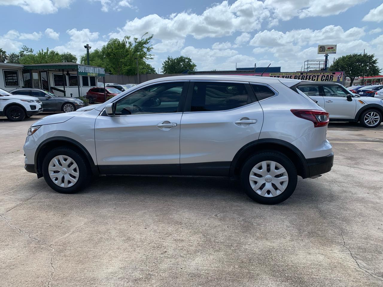 Nissan Rogue Sport S 2020