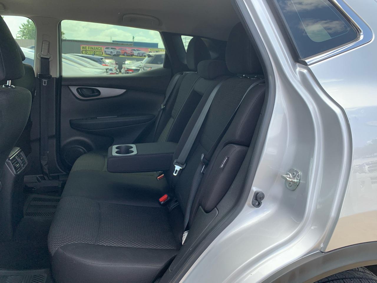 Nissan Rogue Sport S 2020