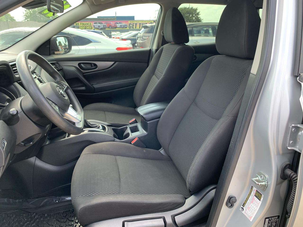 Nissan Rogue Sport S 2020