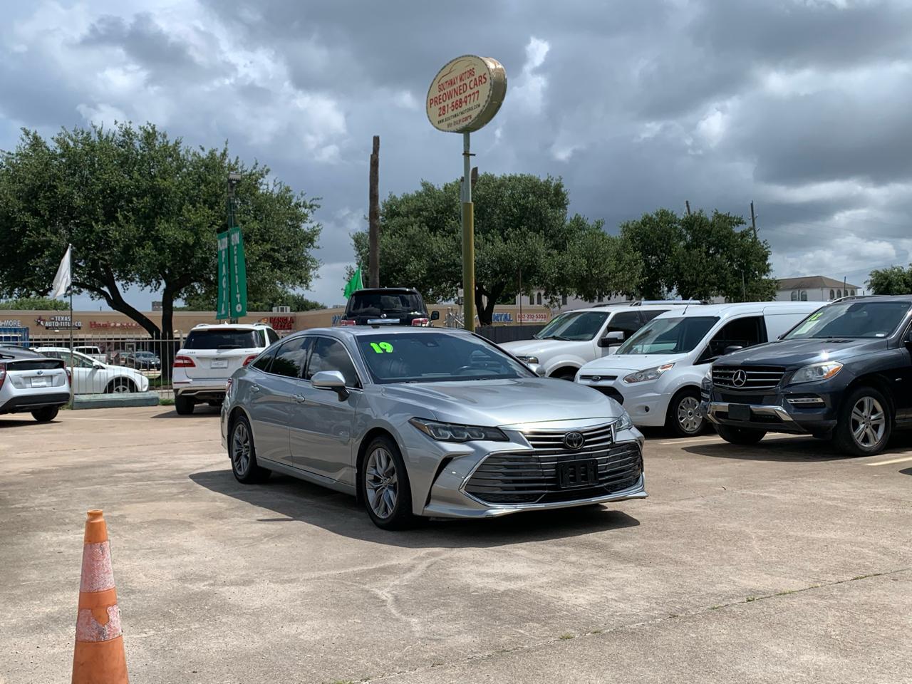 Toyota Avalon XLE 2019