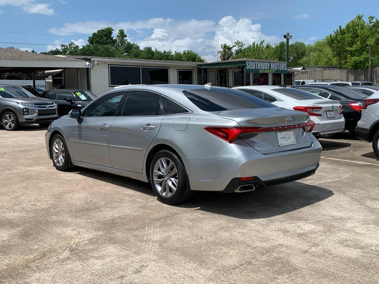 Toyota Avalon XLE 2019