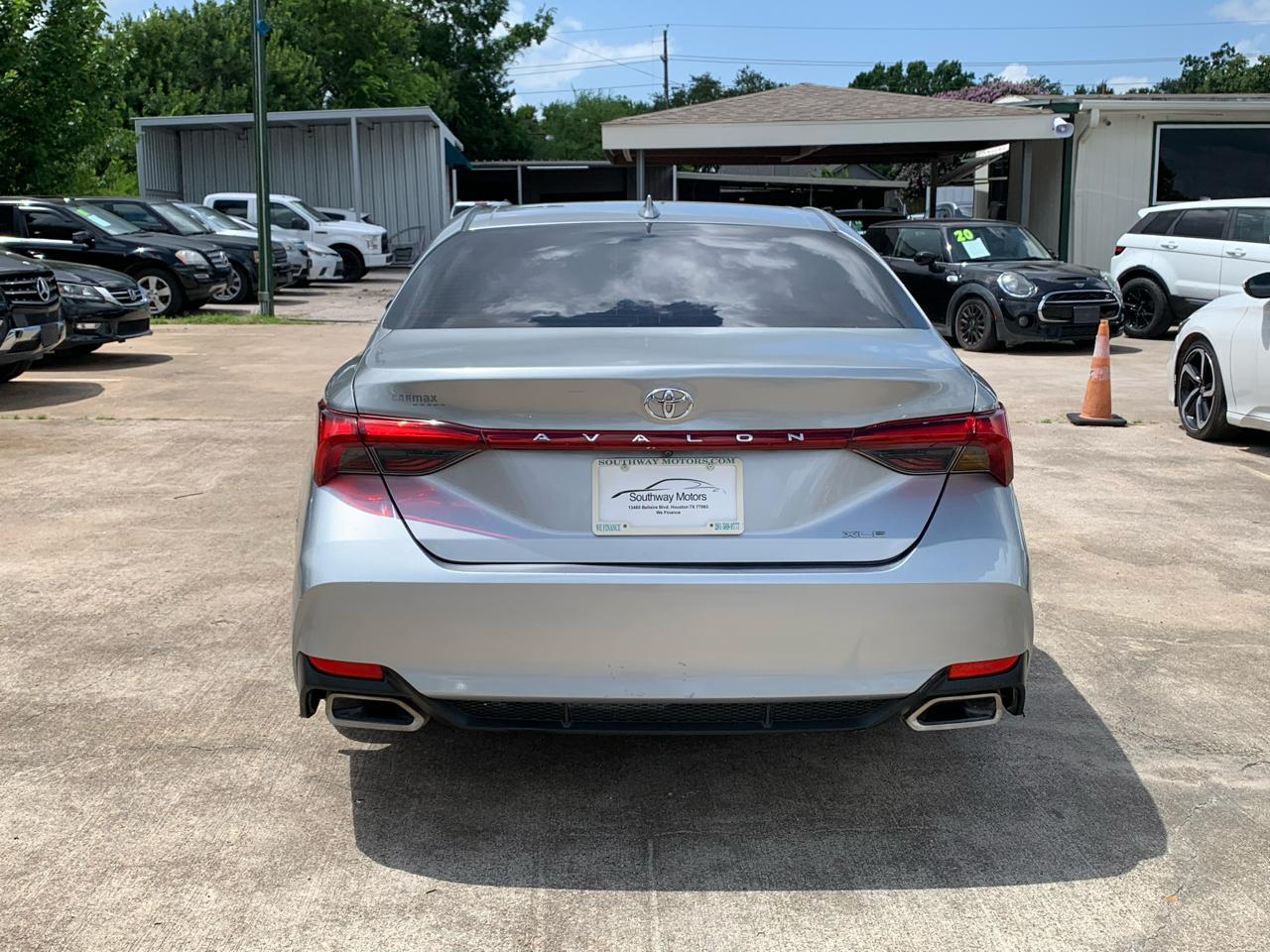 Toyota Avalon XLE 2019