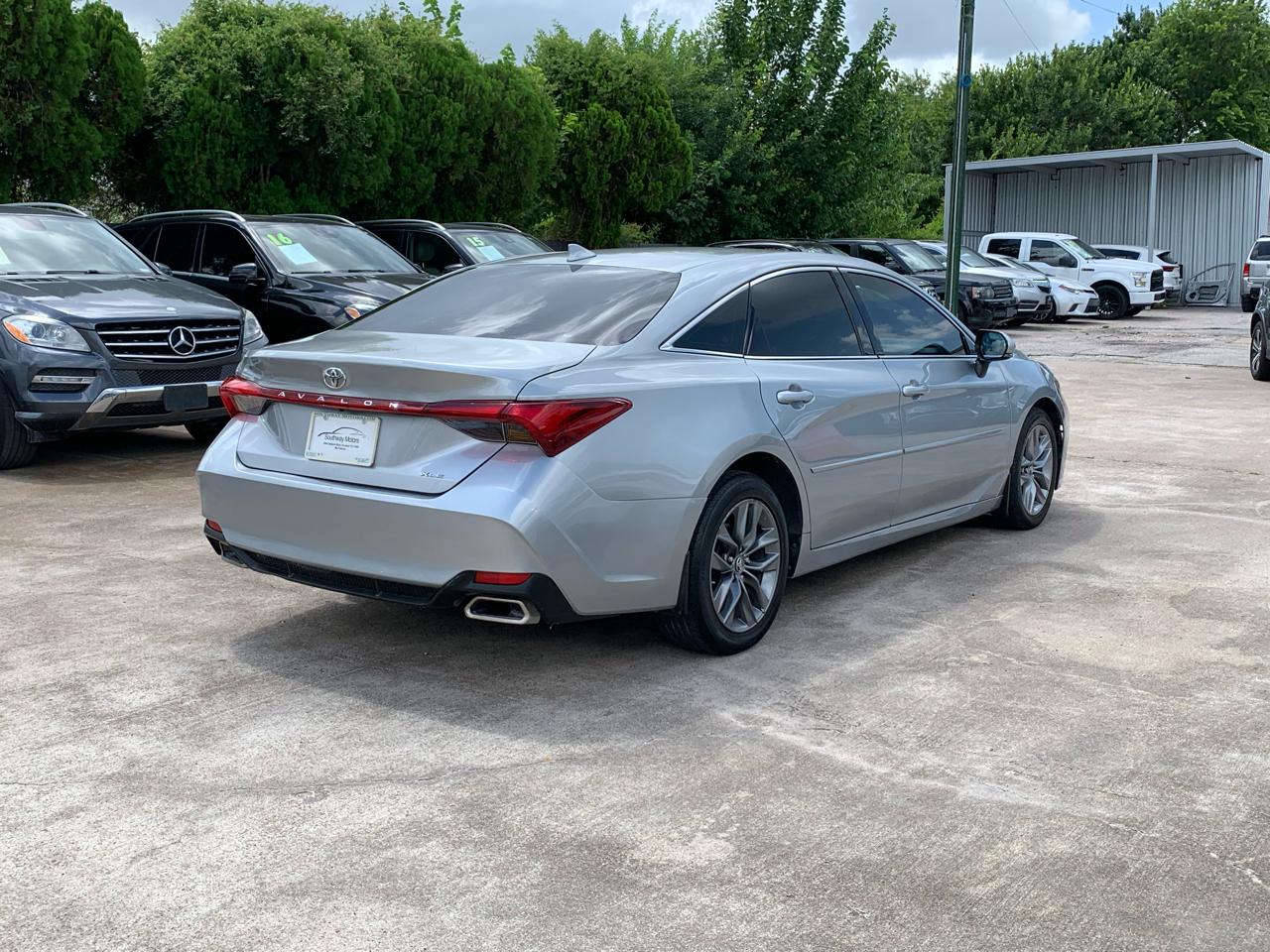 Toyota Avalon XLE 2019