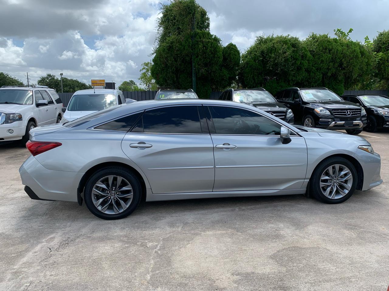 Toyota Avalon XLE 2019