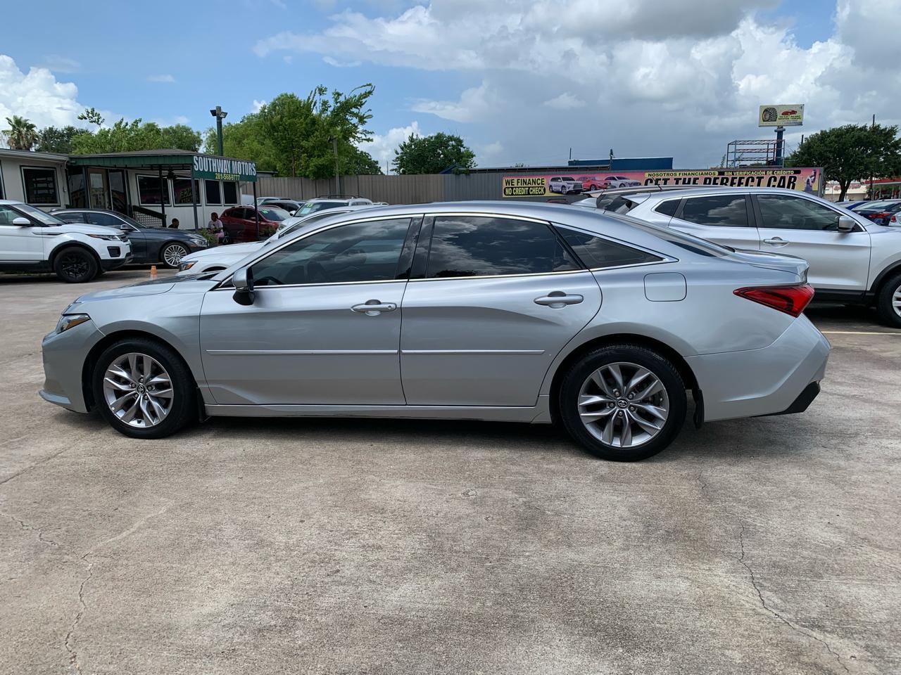 Toyota Avalon XLE 2019