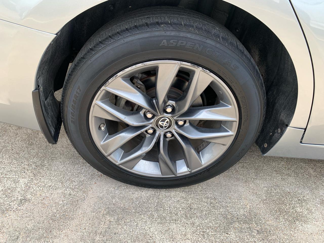 Toyota Avalon XLE 2019