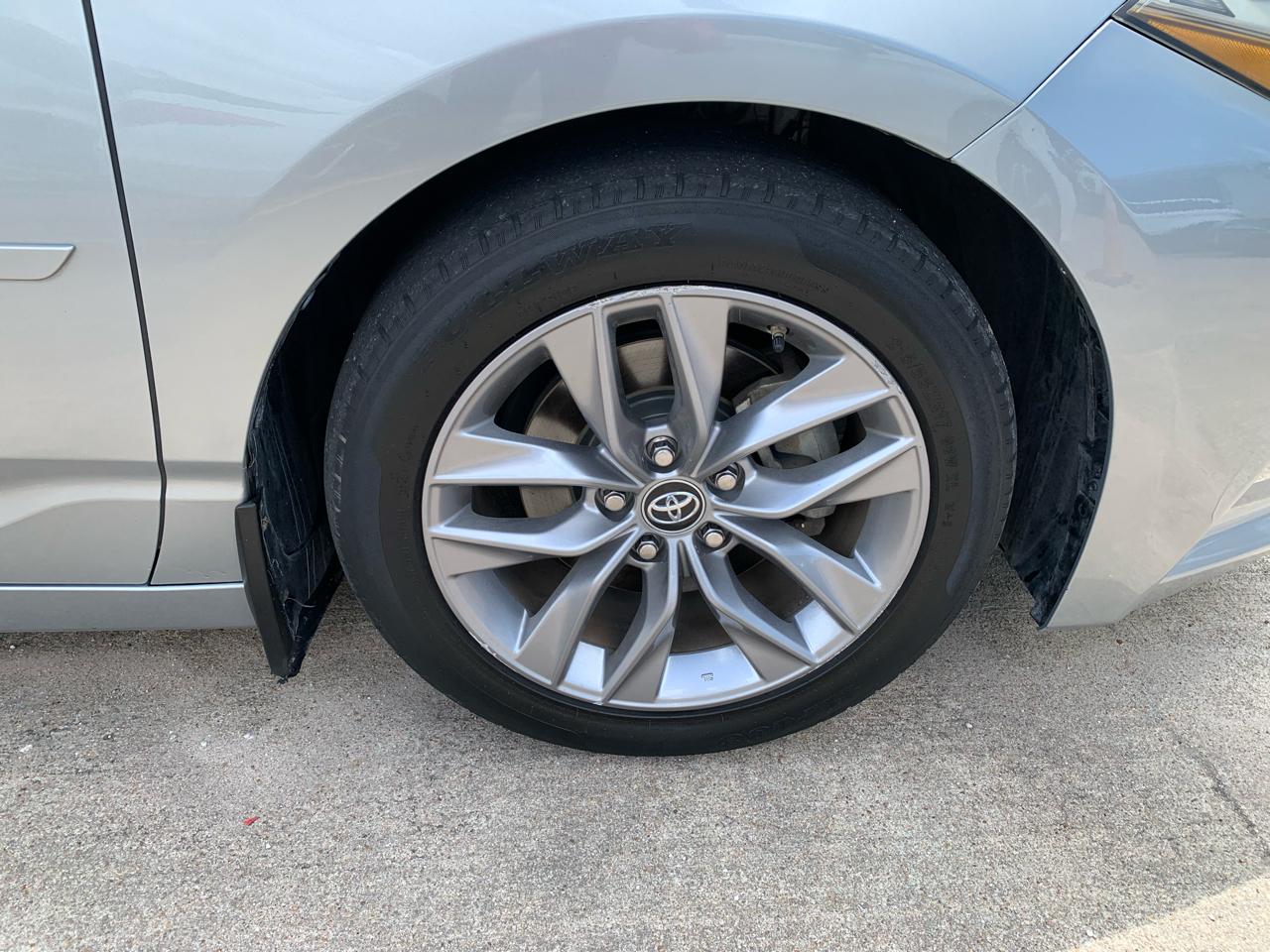 Toyota Avalon XLE 2019