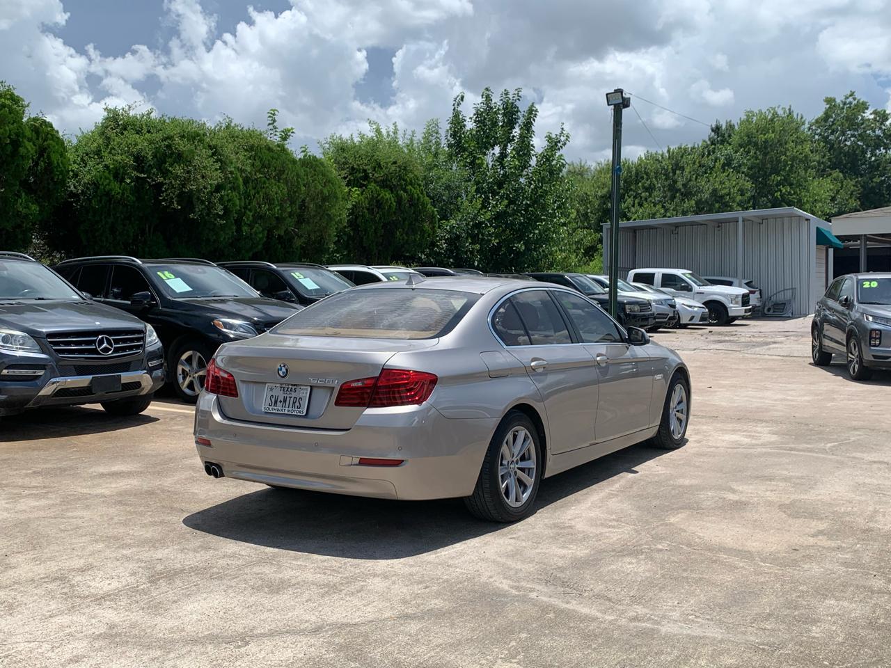 BMW 5-Series 528i 2014