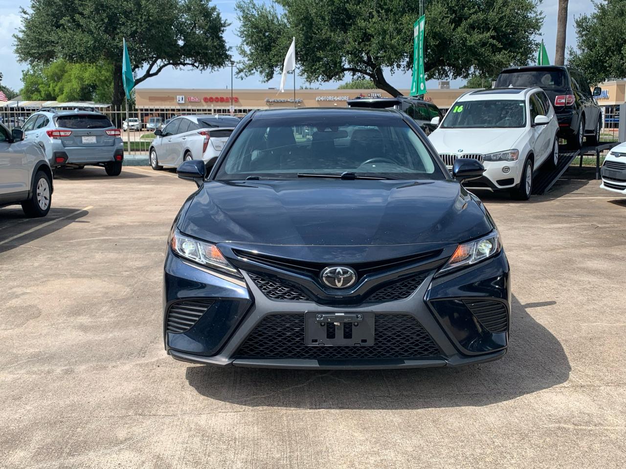 Toyota Camry SE 2020