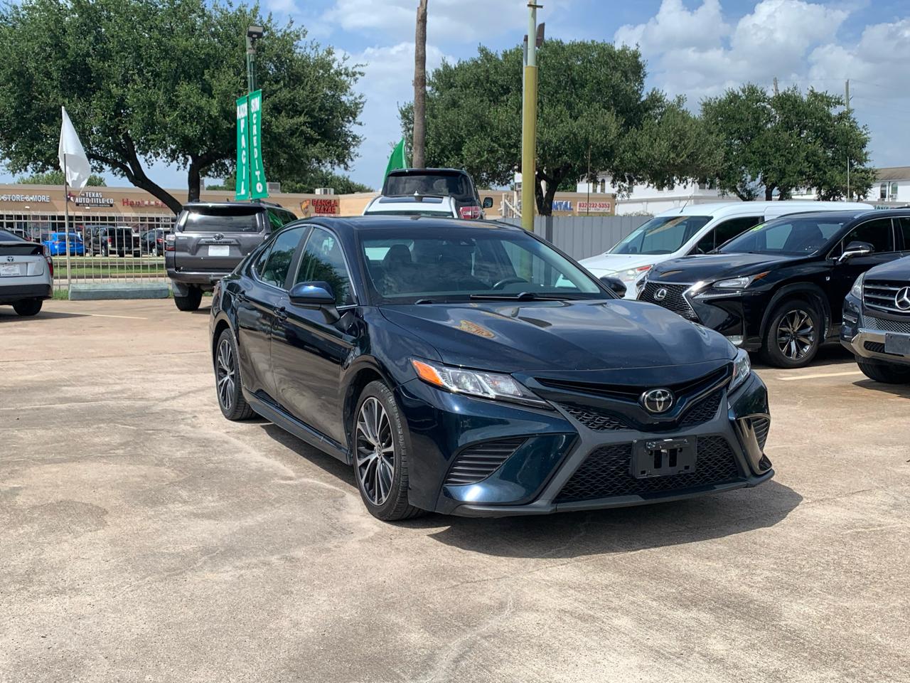 Toyota Camry SE 2020