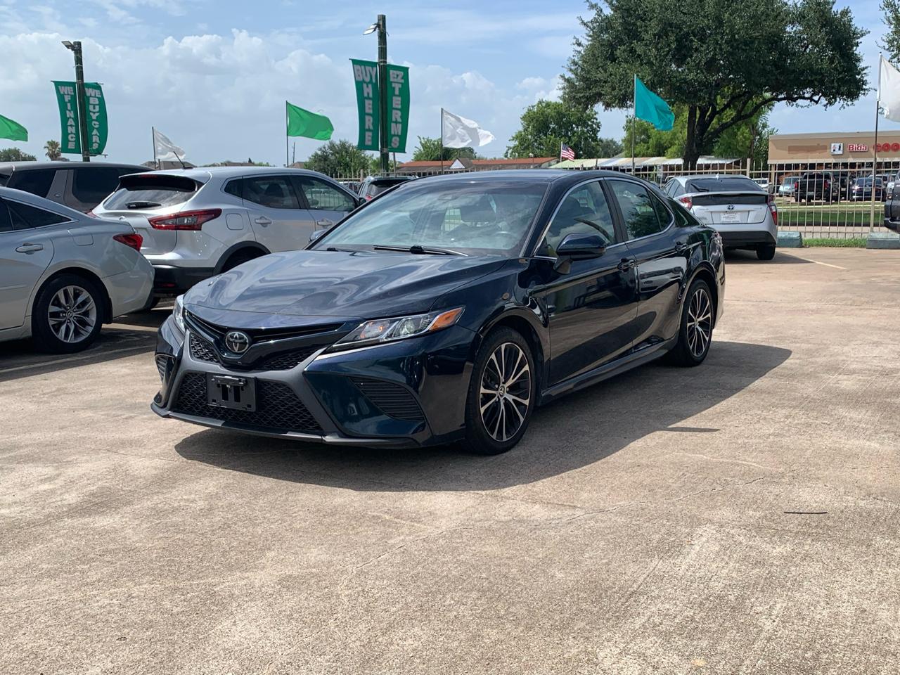 Toyota Camry SE 2020