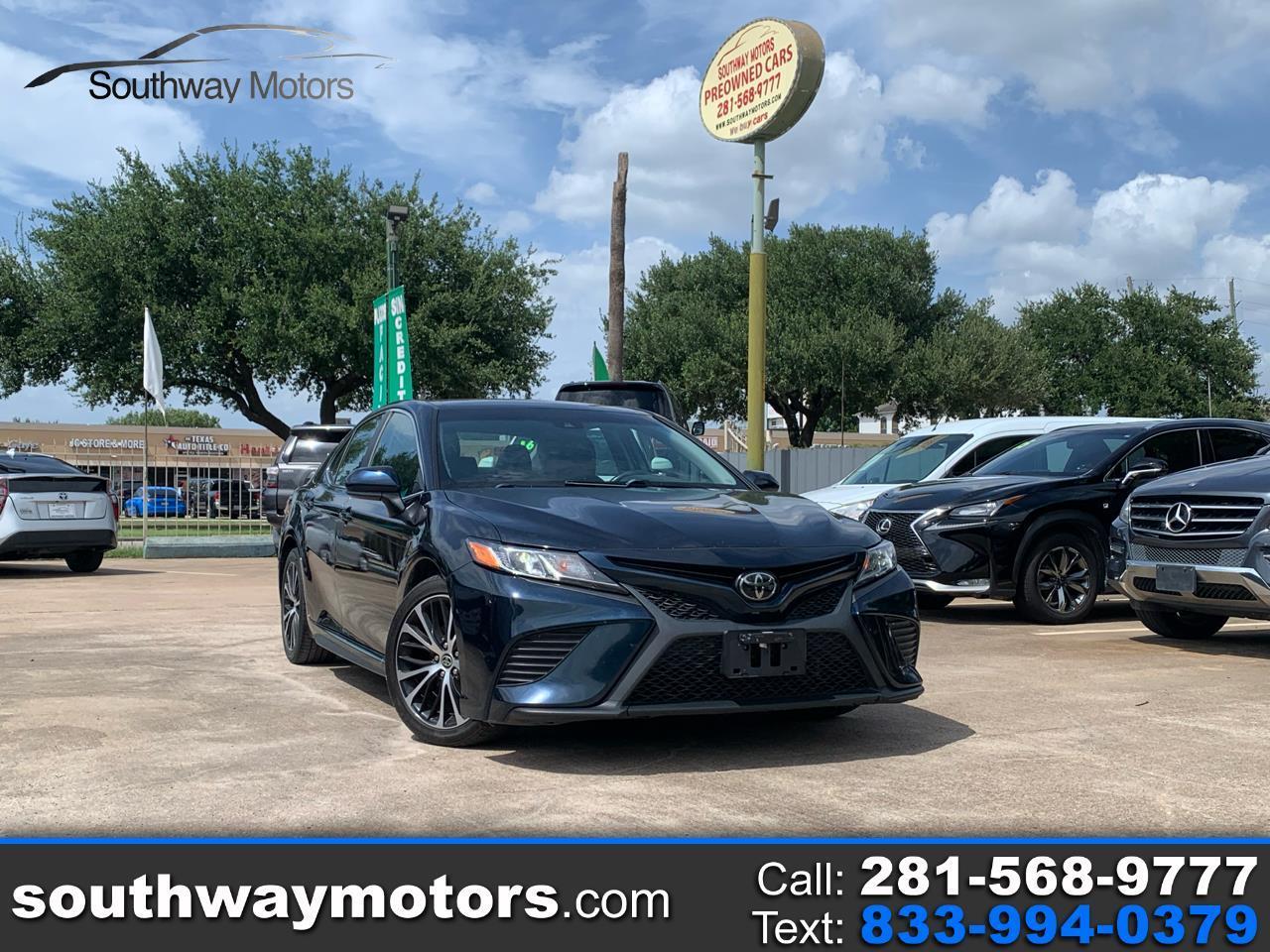 Toyota Camry SE 2020