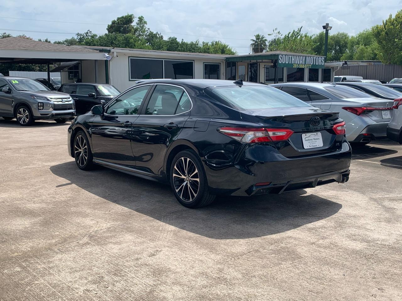 Toyota Camry SE 2020