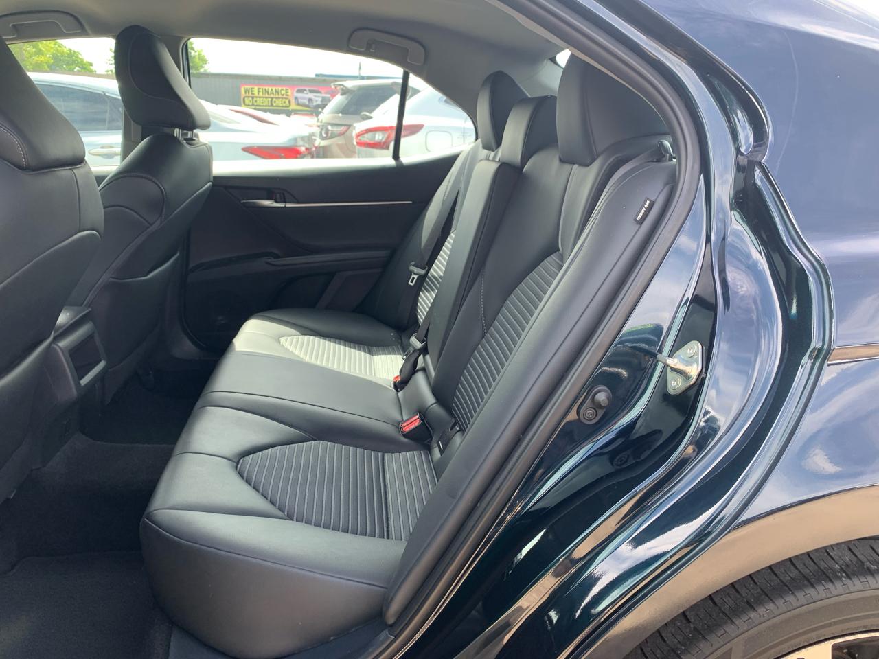 Toyota Camry SE 2020