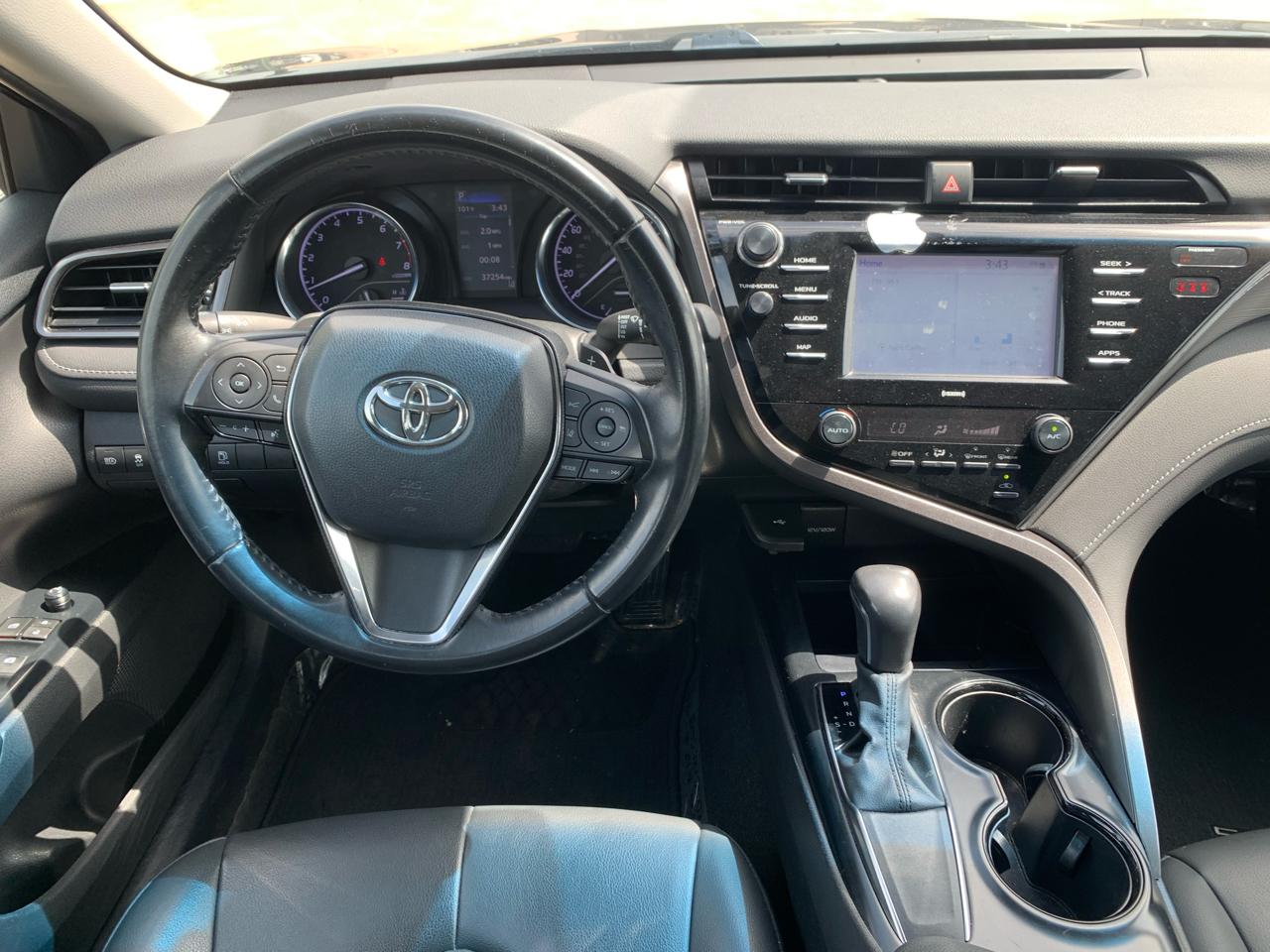 Toyota Camry SE 2020