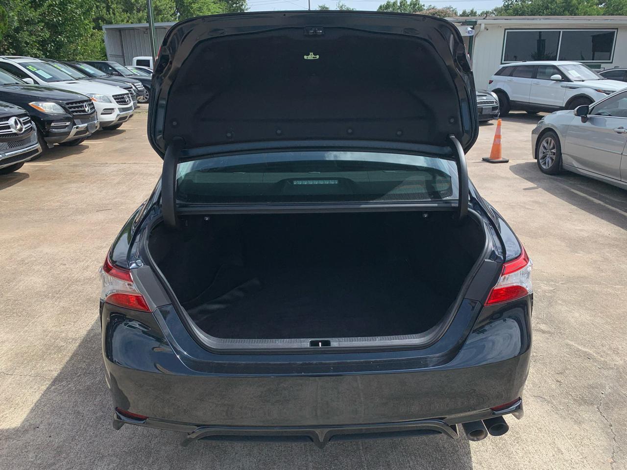 Toyota Camry SE 2020