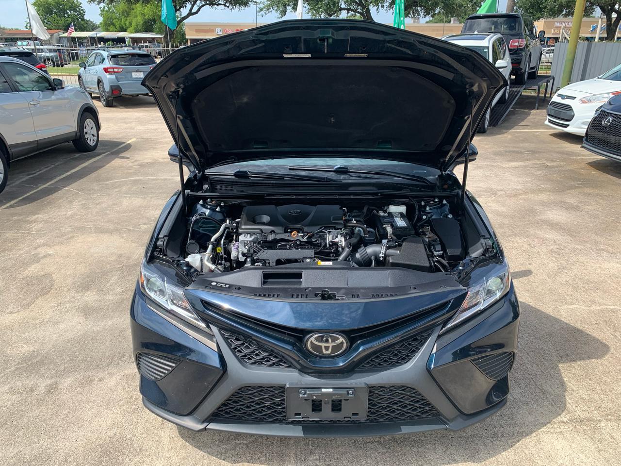 Toyota Camry SE 2020