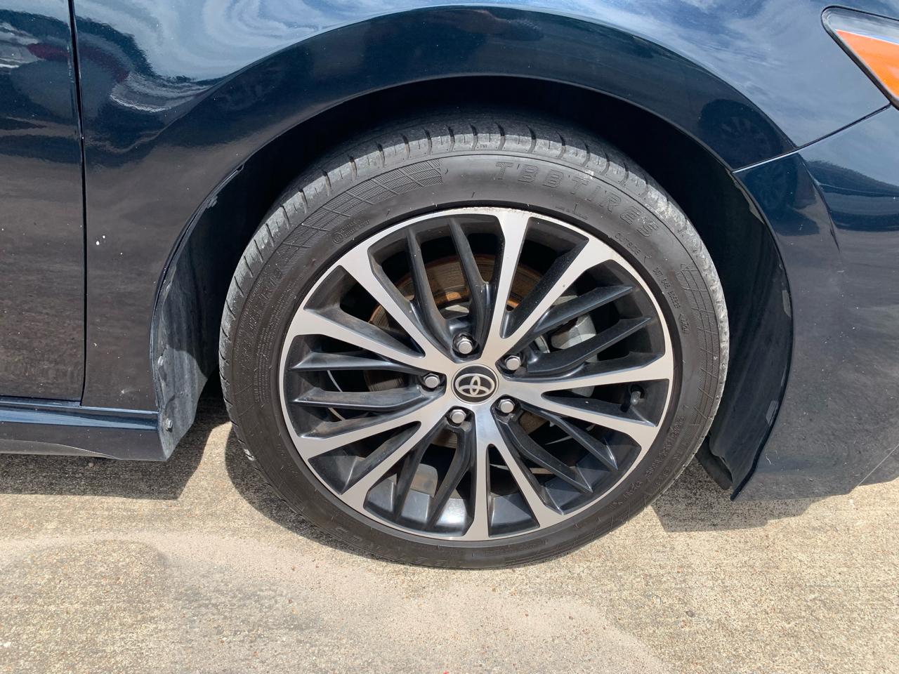 Toyota Camry SE 2020
