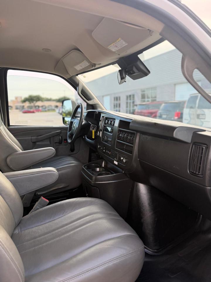 GMC Savana G3500 177 in. 2020