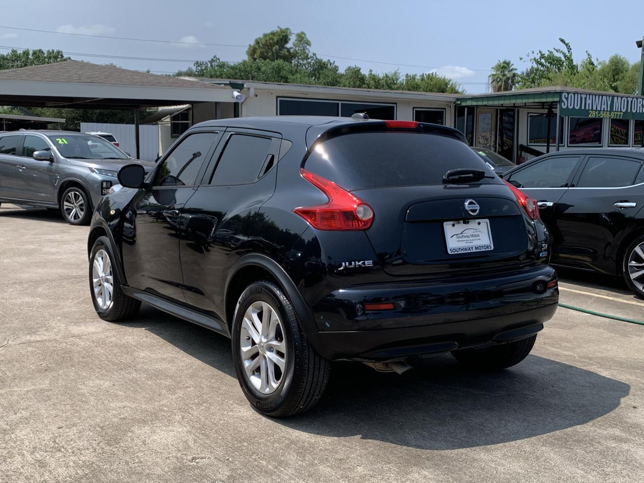 Nissan Juke S FWD 2012