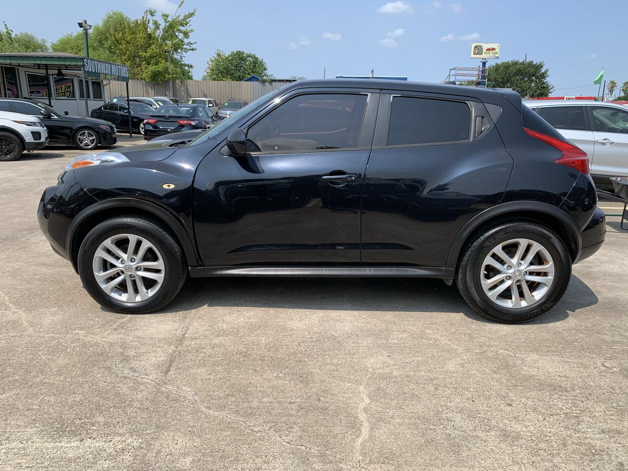 Nissan Juke S FWD 2012