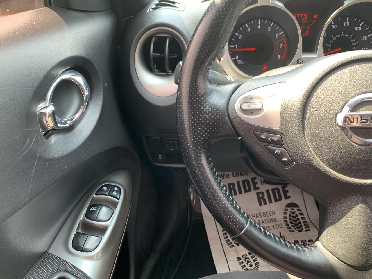 Nissan Juke S FWD 2012