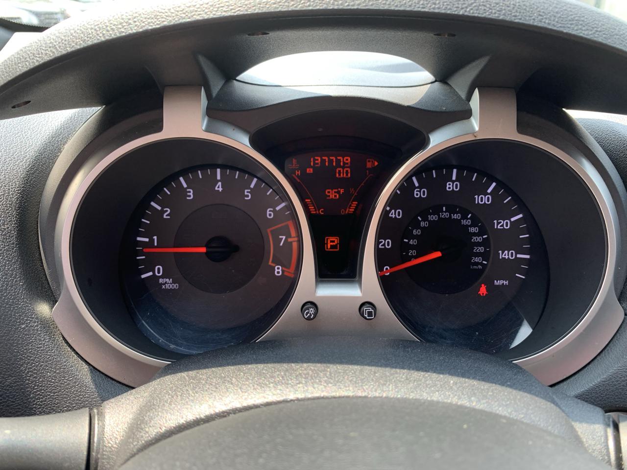 Nissan Juke S FWD 2012