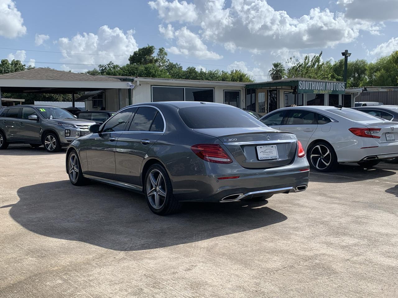 Mercedes-Benz E-Class E300 Luxury 4MATIC Sedan 2017