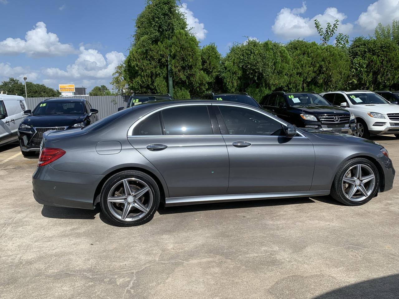 Mercedes-Benz E-Class E300 Luxury 4MATIC Sedan 2017