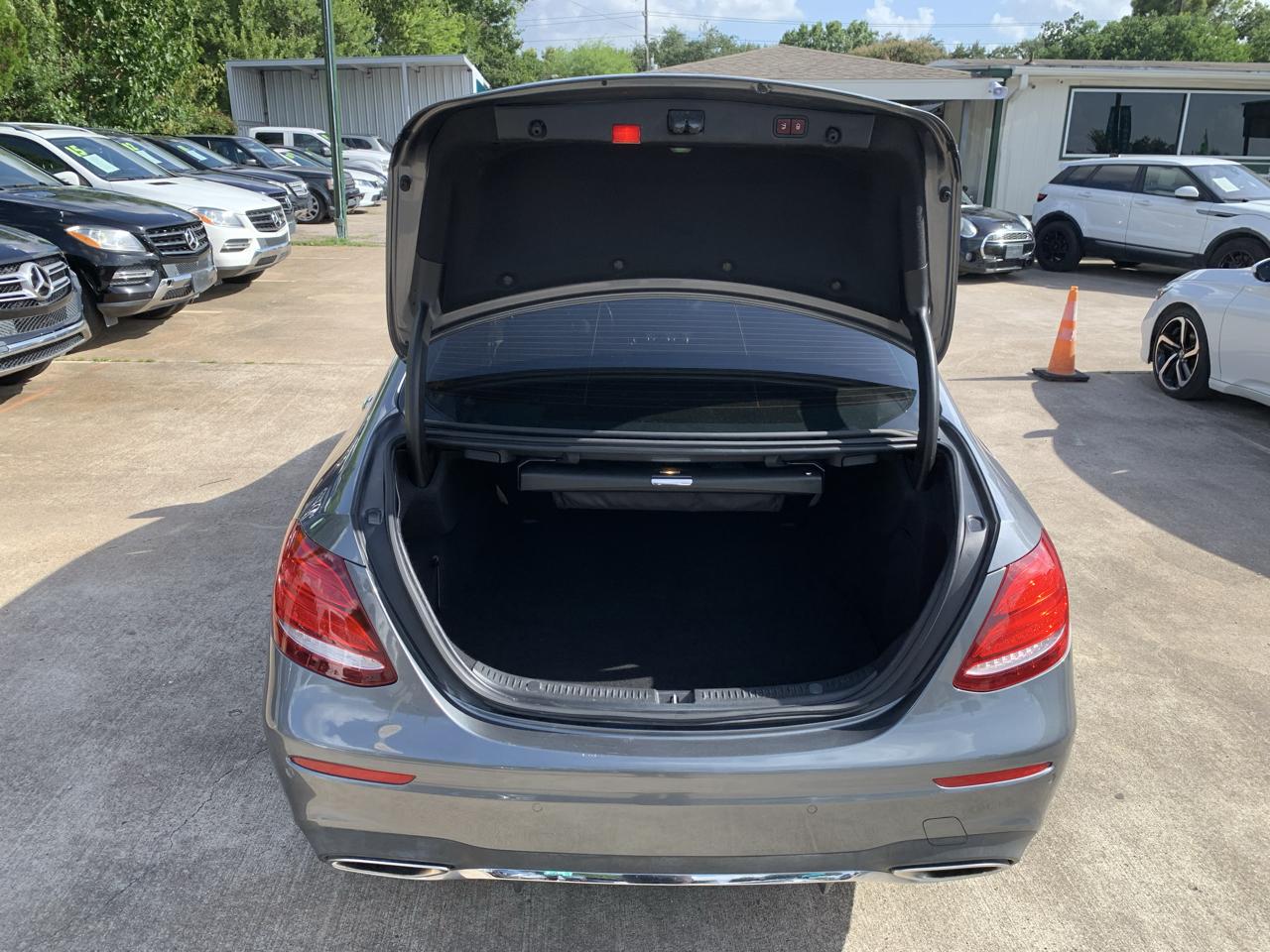 Mercedes-Benz E-Class E300 Luxury 4MATIC Sedan 2017