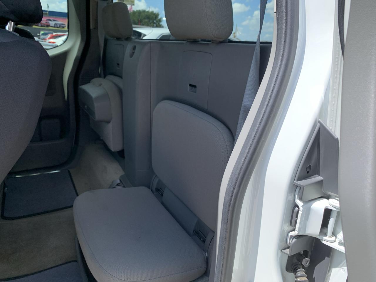 Nissan Frontier SV King Cab I4 5MT 2WD 2018