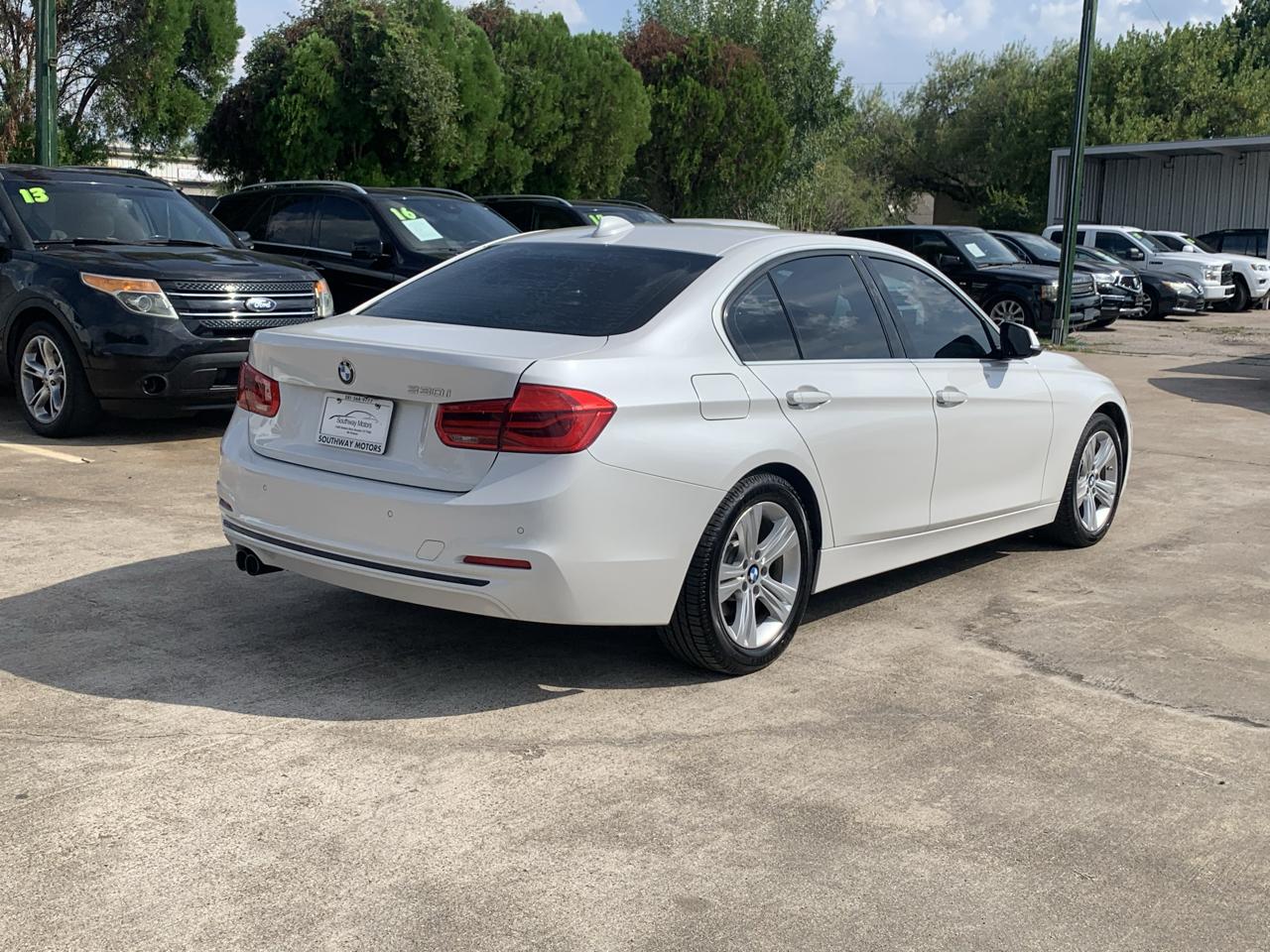 BMW 3-Series 330i SULEV Sedan 2017
