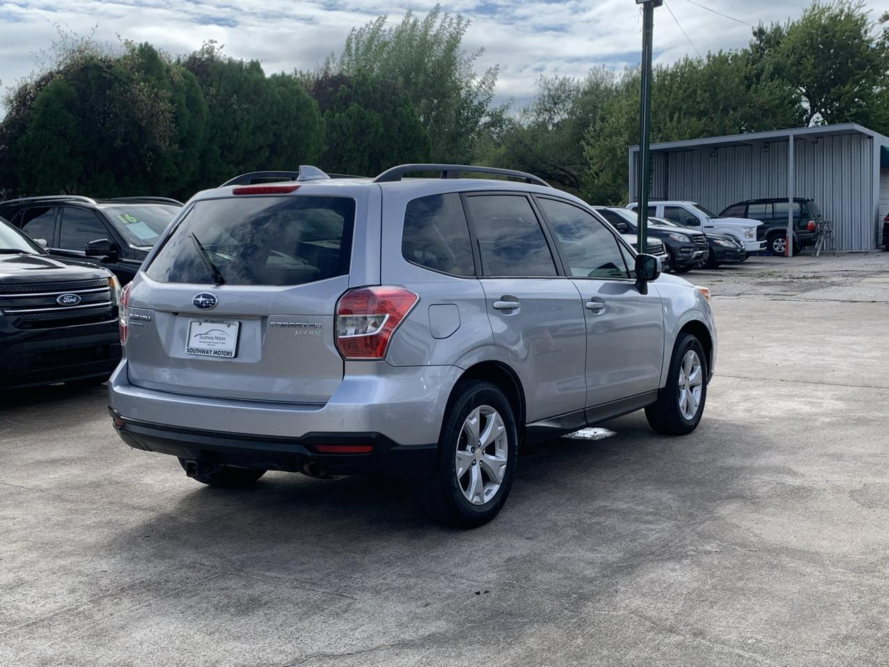 Subaru Forester 2.5i Premium PZEV CVT 2016