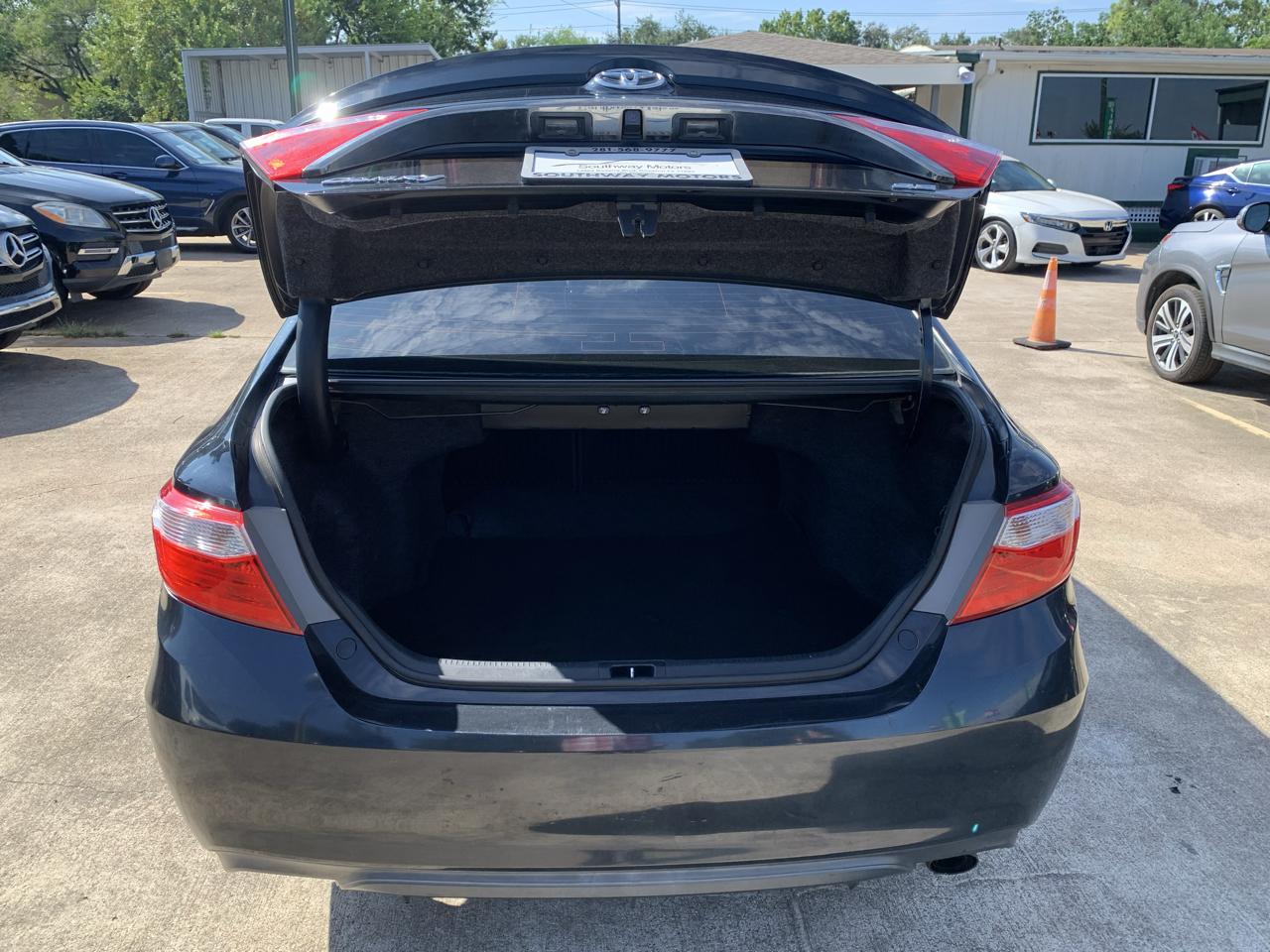 Toyota Camry SE 2015