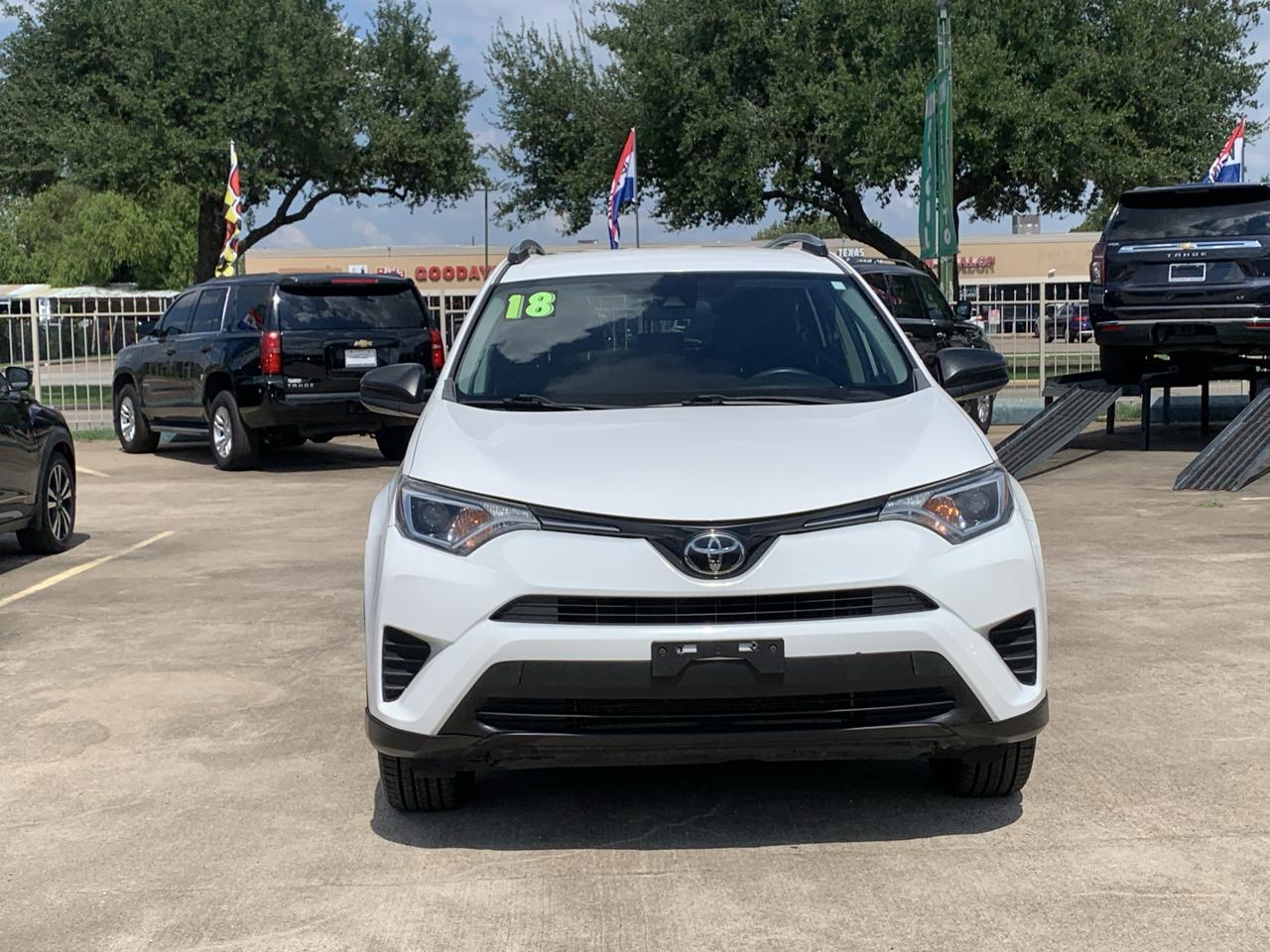 Toyota RAV4 LE FWD 2018