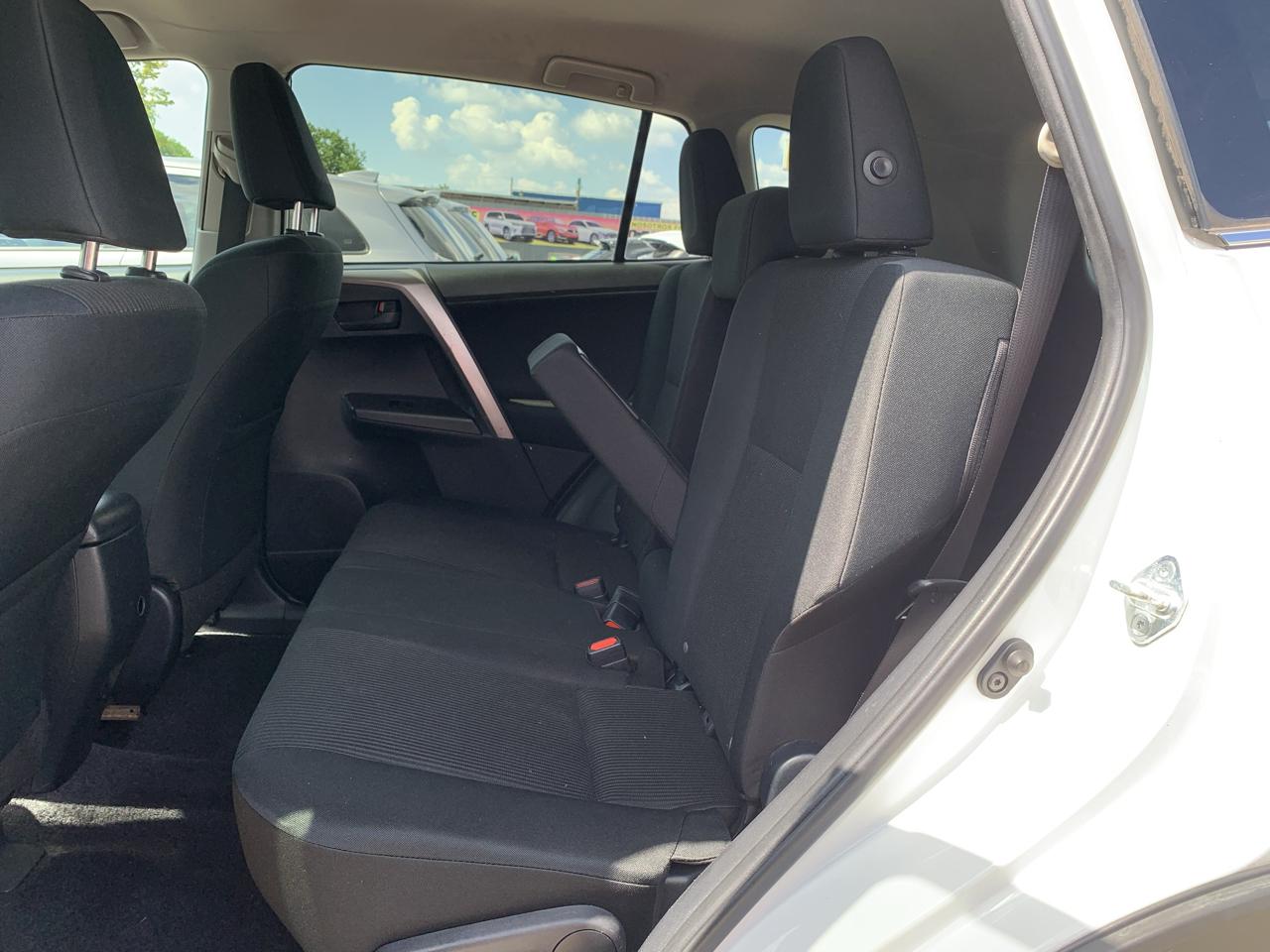 Toyota RAV4 LE FWD 2018