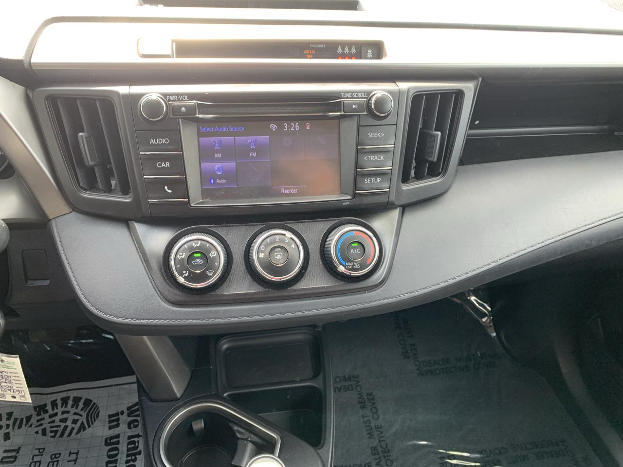 Toyota RAV4 LE FWD 2018