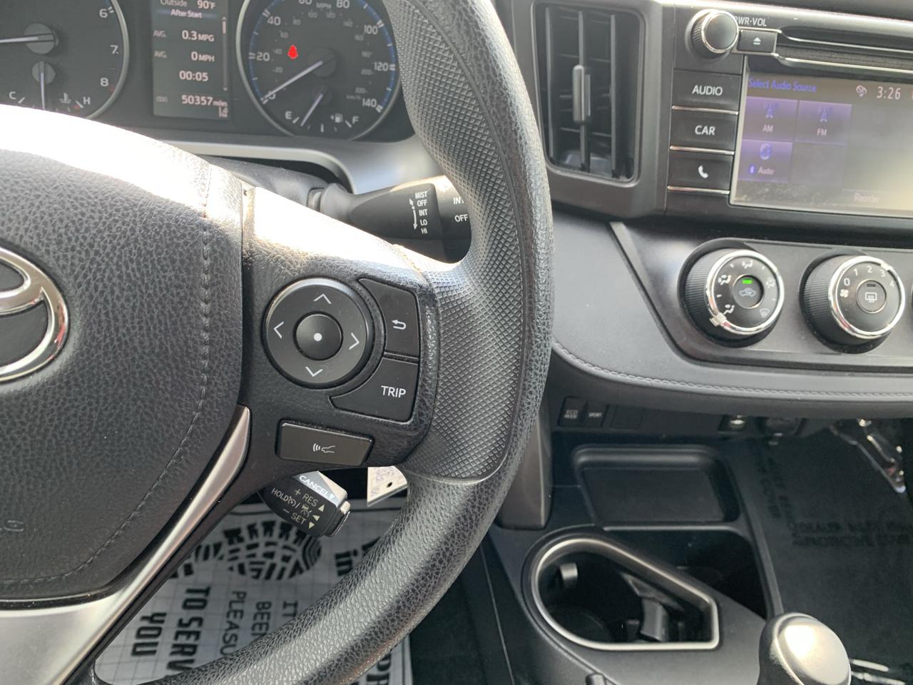 Toyota RAV4 LE FWD 2018