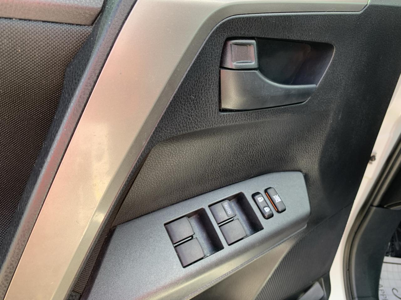 Toyota RAV4 LE FWD 2018