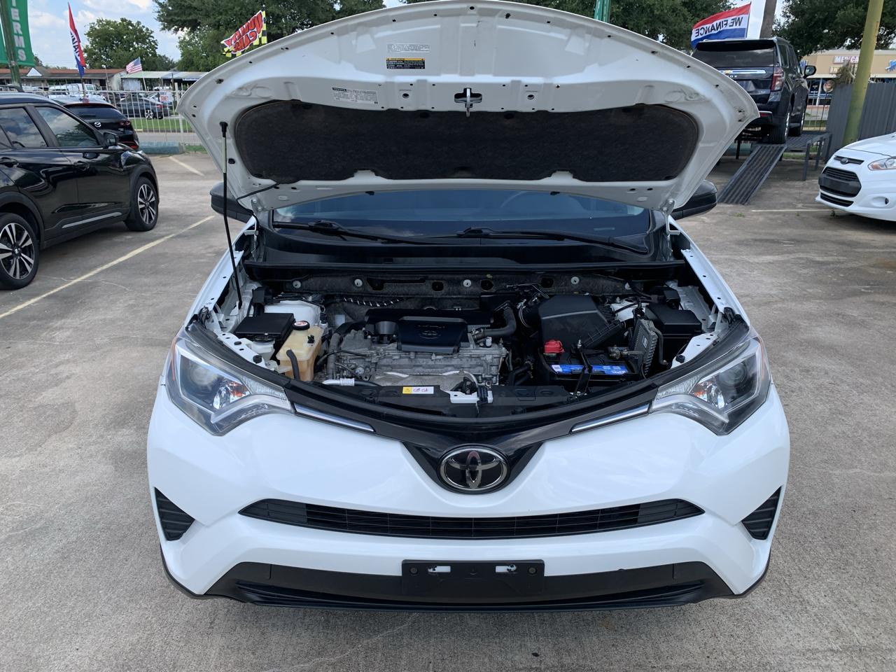 Toyota RAV4 LE FWD 2018
