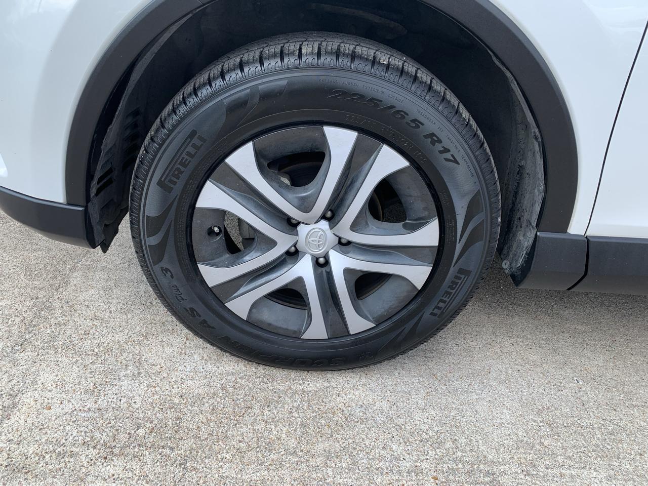 Toyota RAV4 LE FWD 2018