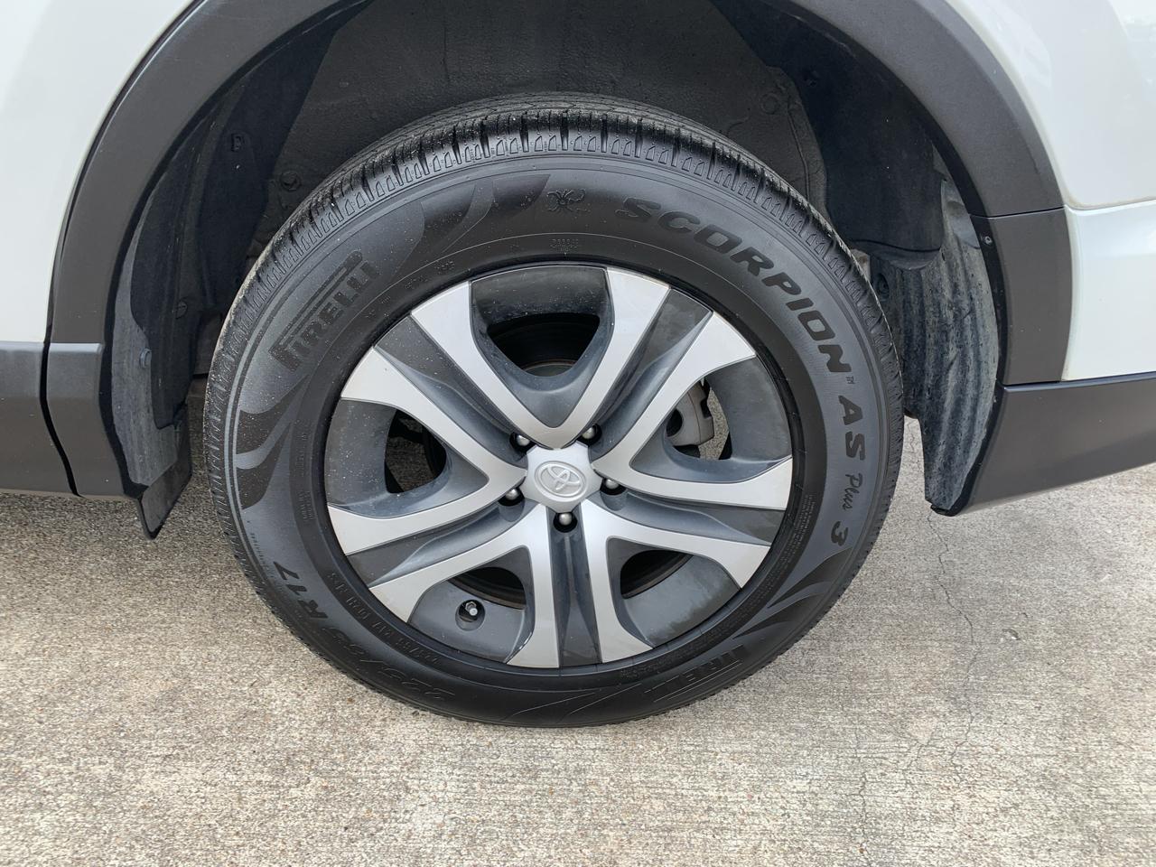 Toyota RAV4 LE FWD 2018