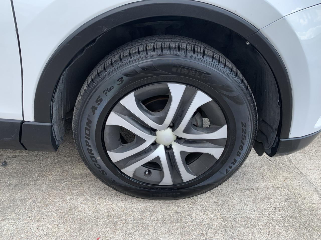 Toyota RAV4 LE FWD 2018